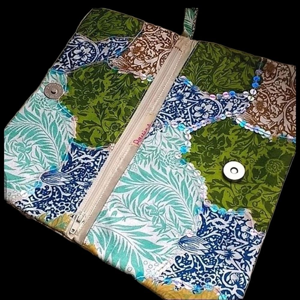 Multi-Patterned Fabricsequined Wristlet Purse - image 4